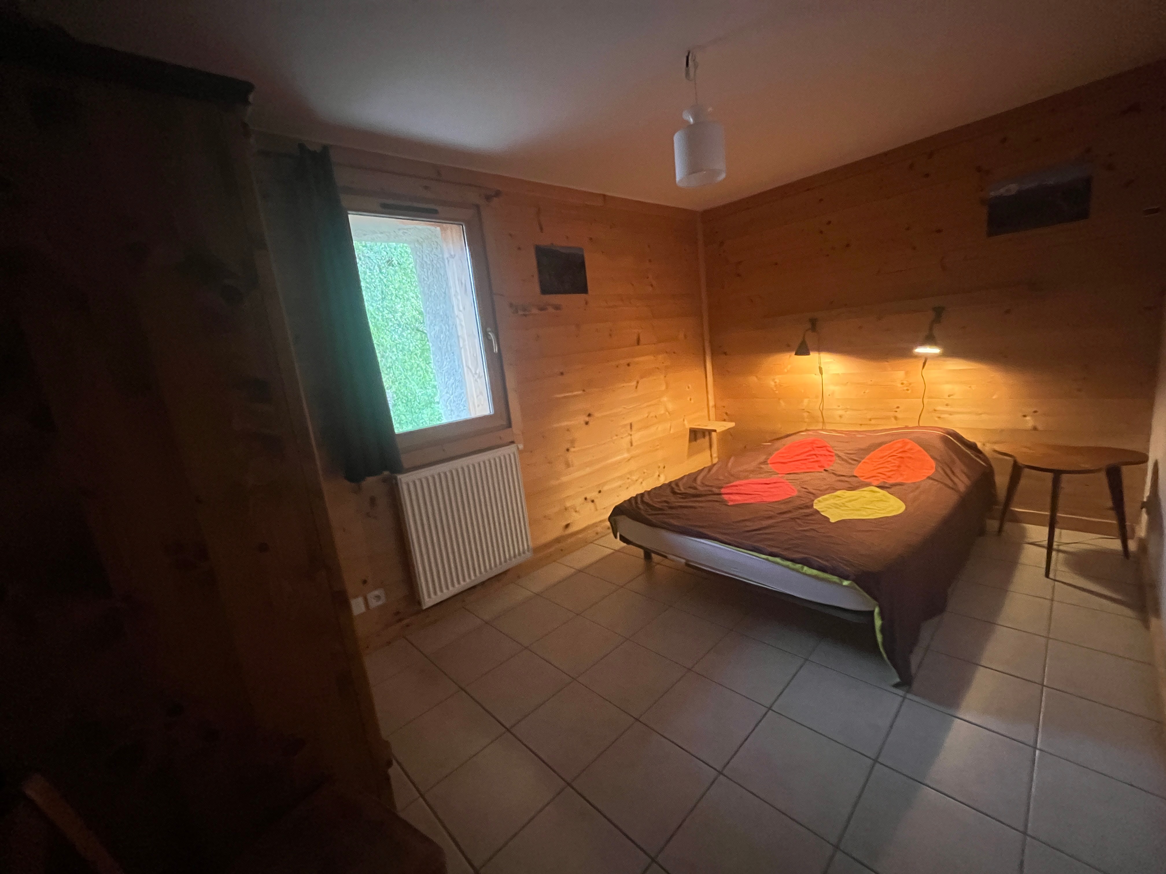 Chambre avec lit 140x190