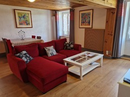 Salon avec télévision écran plat - Gîte Vosgien Chez Capucine et Mirabelle à BELLEFONTAINE 88