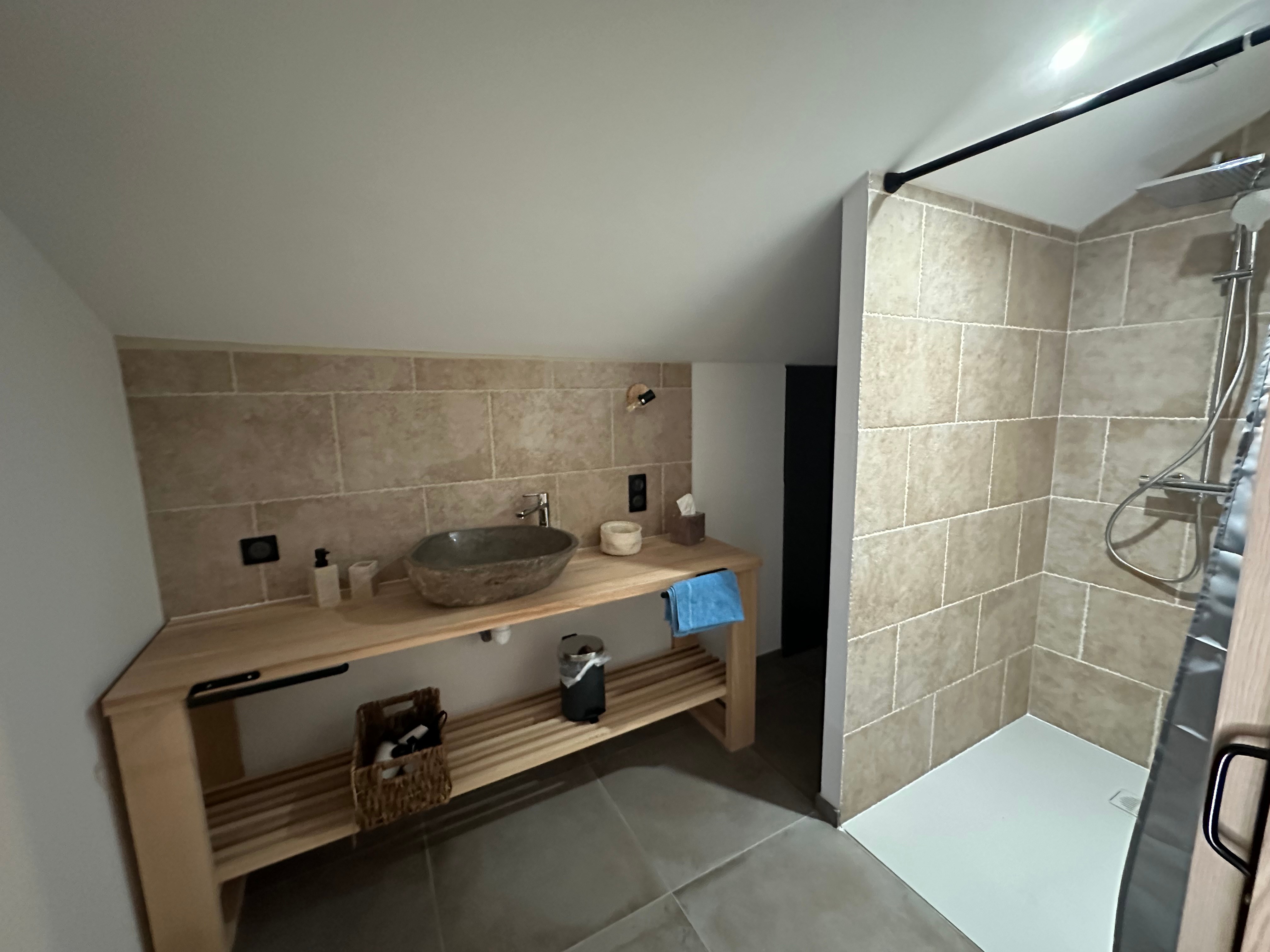 3ème salle d'eau attenant à la 3ème chambre