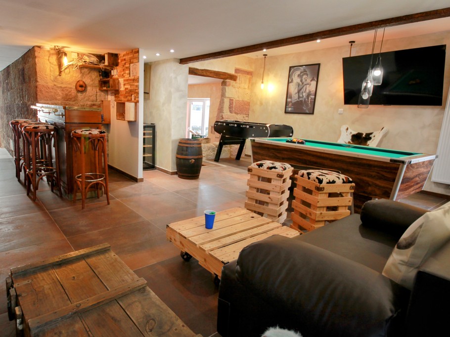 Baby-foot, billard et jeux de fléchettes- La Ferme à Gaston, gîte de groupe