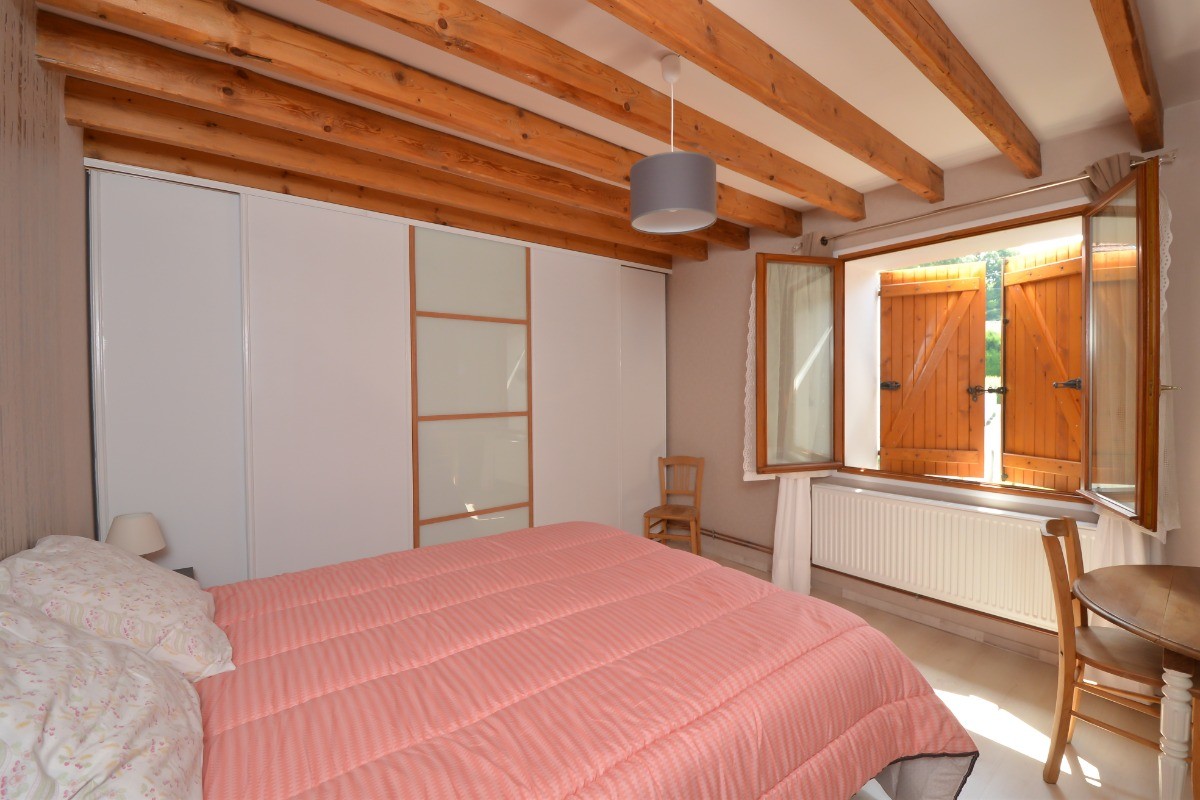 Chambre 1 étage grand placard Gîte du Lavoir