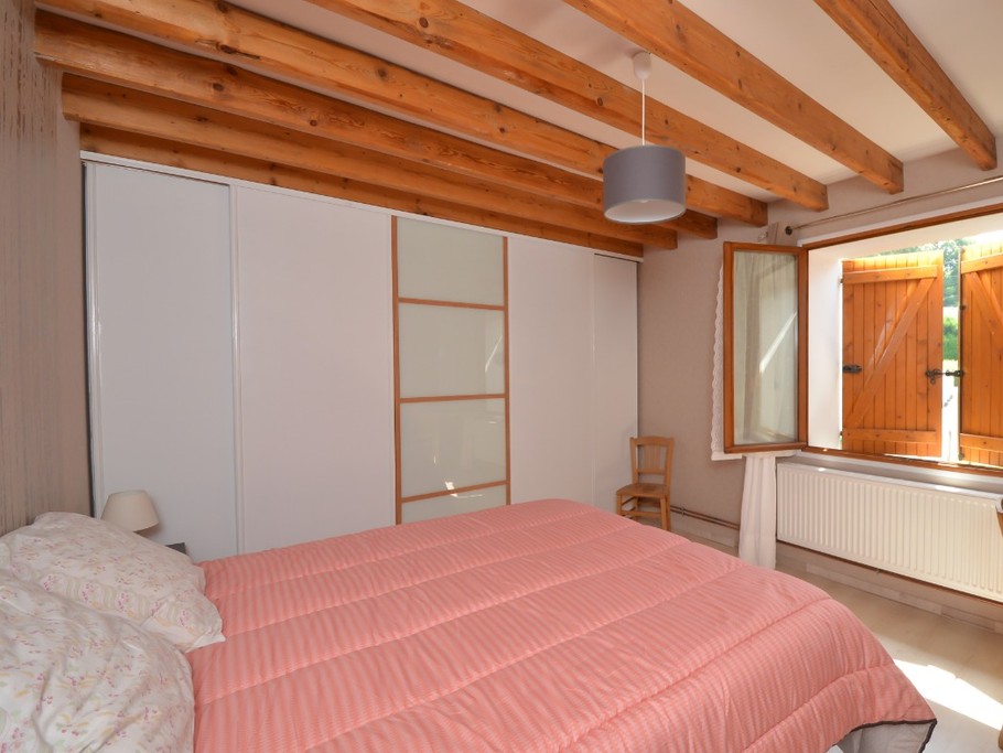 Chambre 1 étage grand placard Gîte du Lavoir