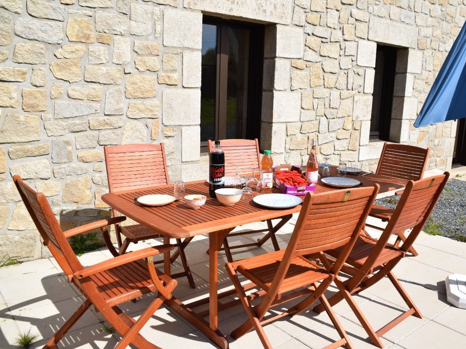 déjeuné sur la terrasse Tréguidel Clévacances