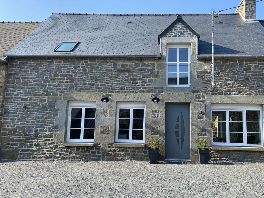 Façade de la maison de caractère, entièrement rénovée en 2023.