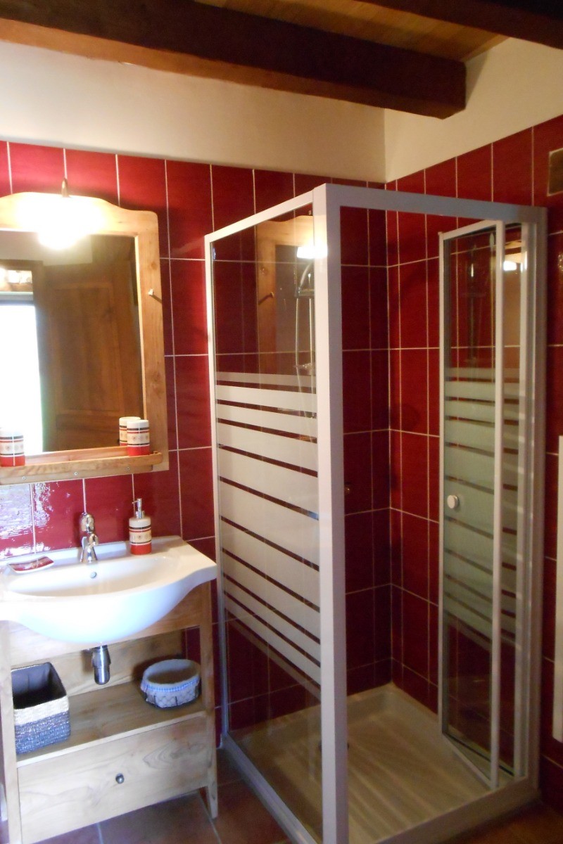 Salle d'eau du gîte le Mérens