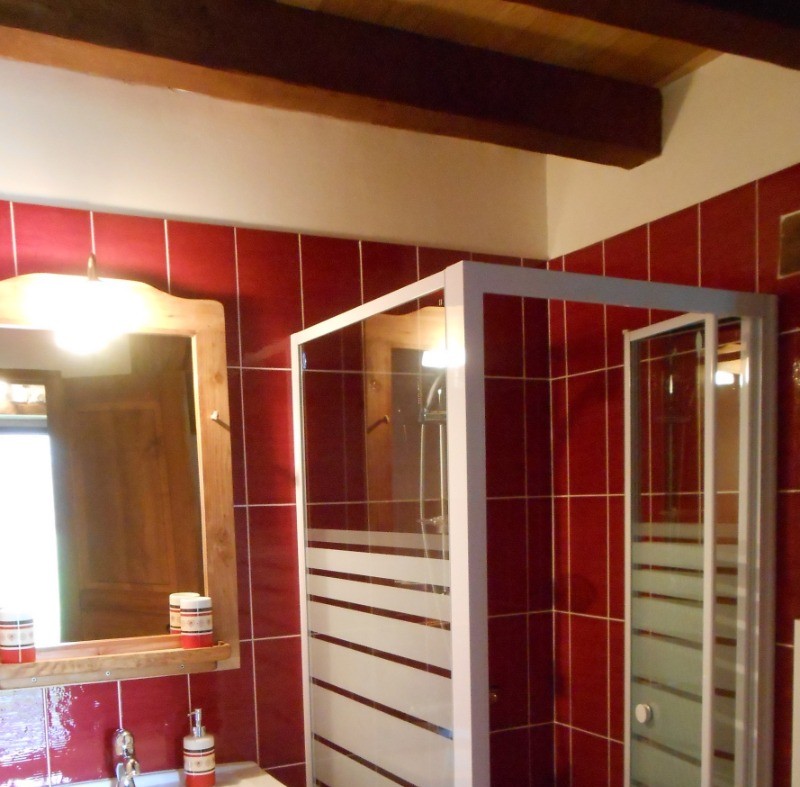 Salle d'eau du gîte le Mérens