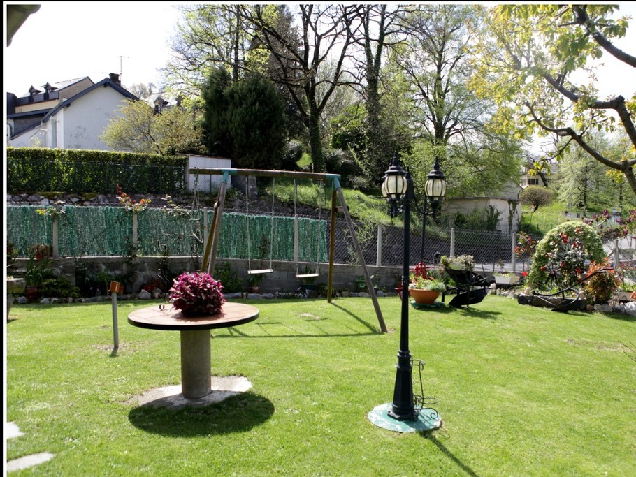 Grand jardin clos et fleuri