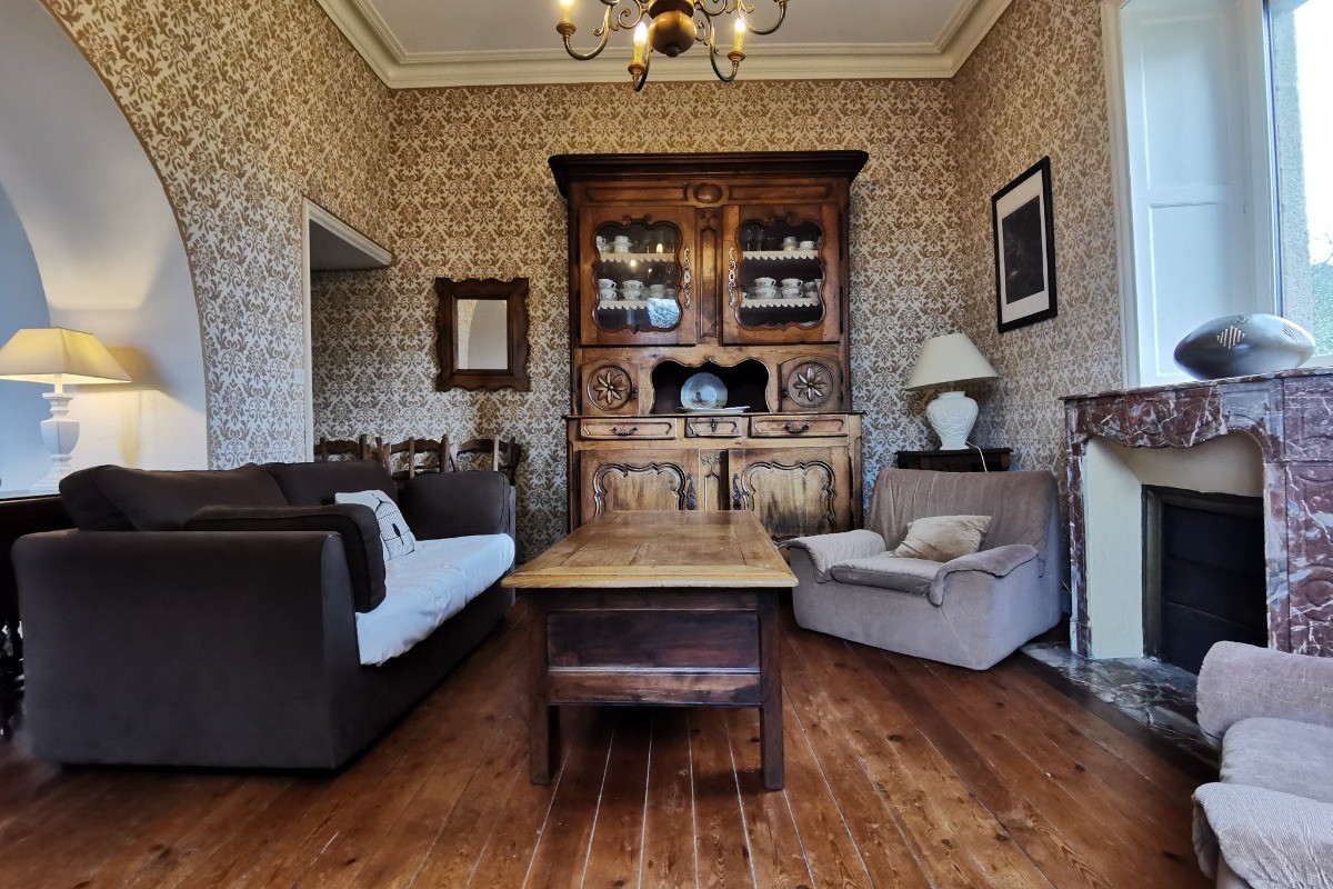 grand salon lavec accès à la terrasse