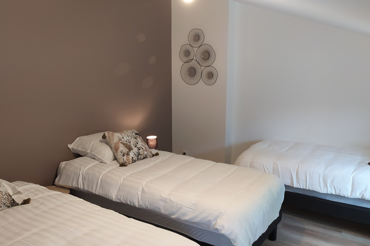 Chambre 2 étage 3 lits simples