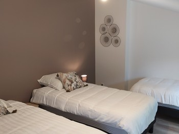 Chambre 2 étage 3 lits simples