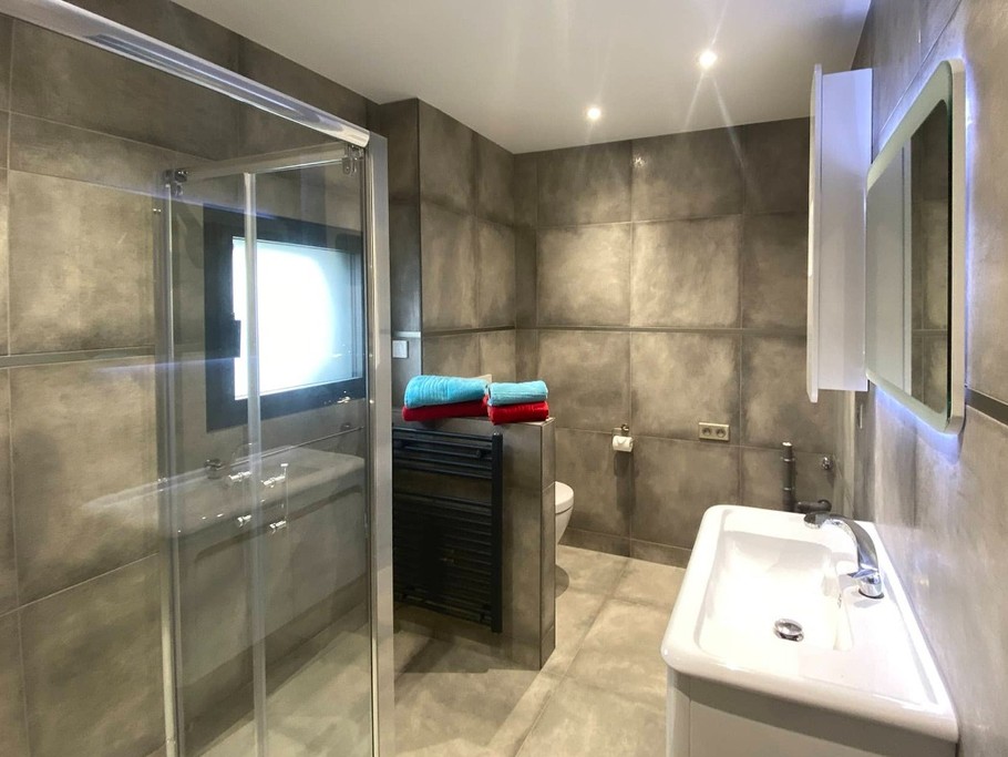 La chambre aux bouteilles - Salle d'eau - vue 2