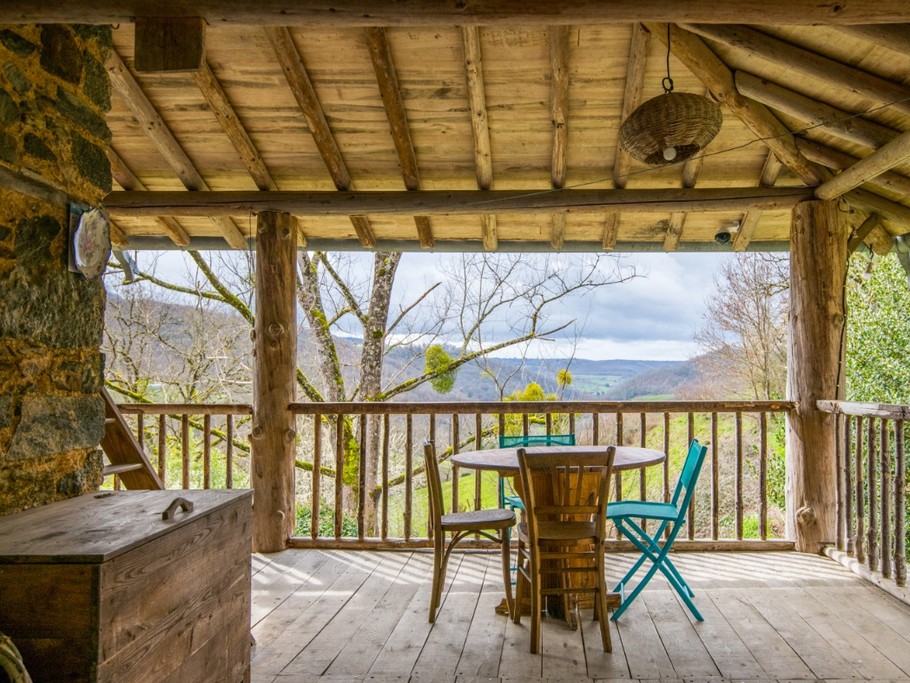 Terrasse vue sur la Vallée GITE LE CUN FRAYSSHINES LOT 46 CLEVACANCES