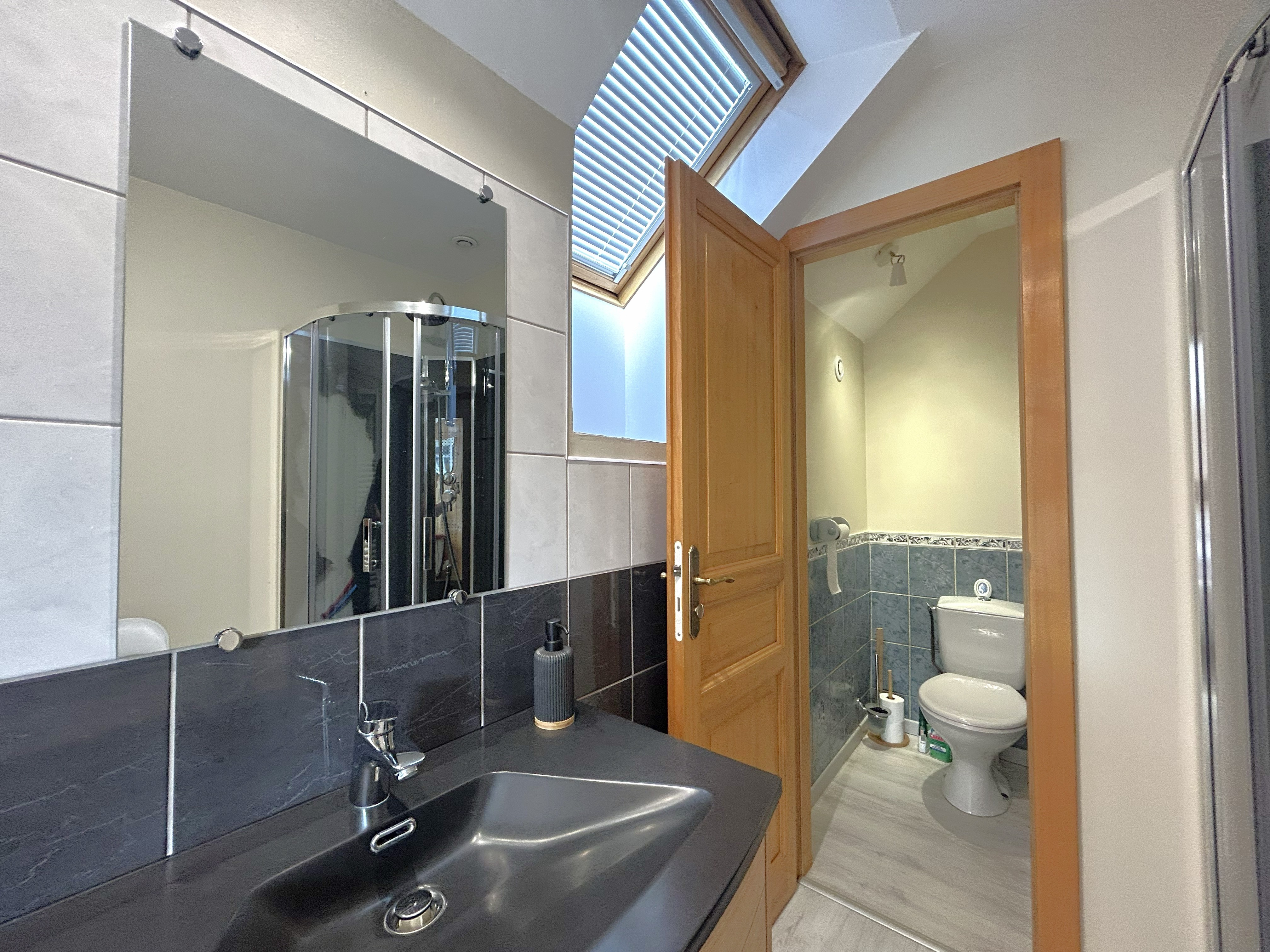 Shower room with private toilet – “La Chouette” guest room, Chalet des Beuquillons in Gérardmer