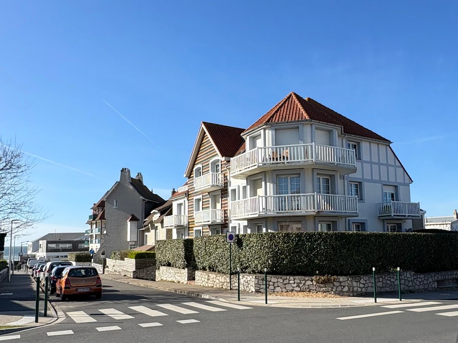 RESIDENCE - 2 EME ETAGE -ANGLE DES DEUX RUES