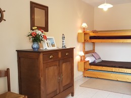 Dans la pièce de vie, le coin nui avec 2 lits de 90 superposés - Appartement "Le Beaulieu"