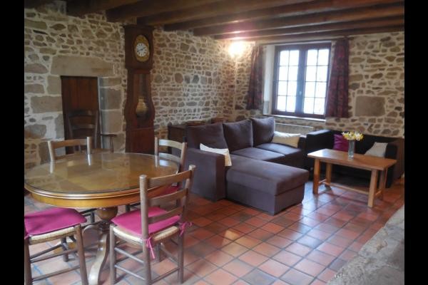 Gîte de pêche, au bord de la rivière La Creuse, 6 personnes, à Glénic en Creuse
