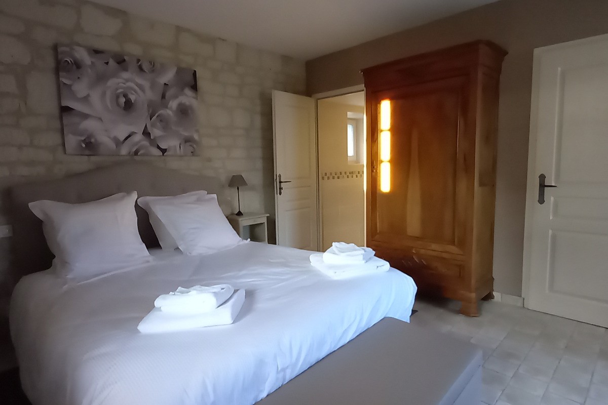 Chambre Toucan pour 2 personnes sur le site Les Laurielles, près de Saumur et des châteaux de La Loire