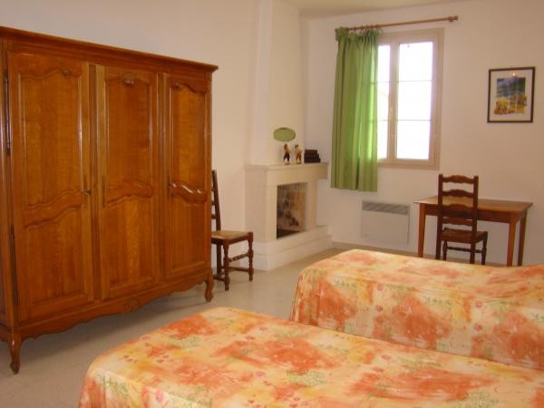 La chambre triple avec 3 lits de 90 cm