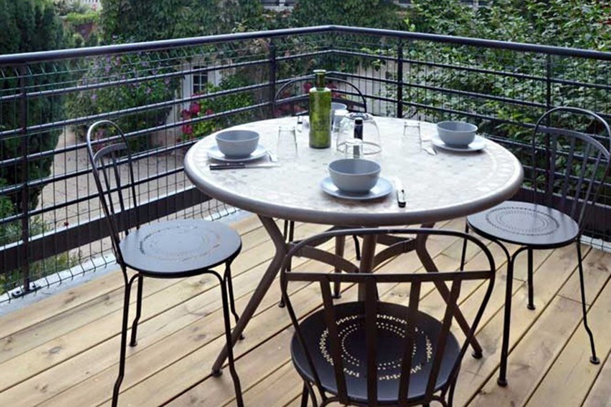 Petit déjeuner sur la terrasse de l'Agapanthes