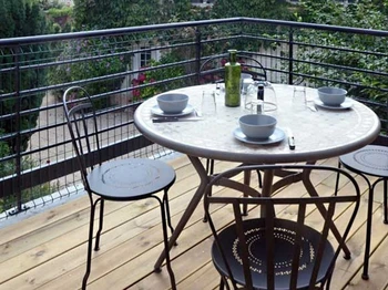 Petit déjeuner sur la terrasse de l'Agapanthes