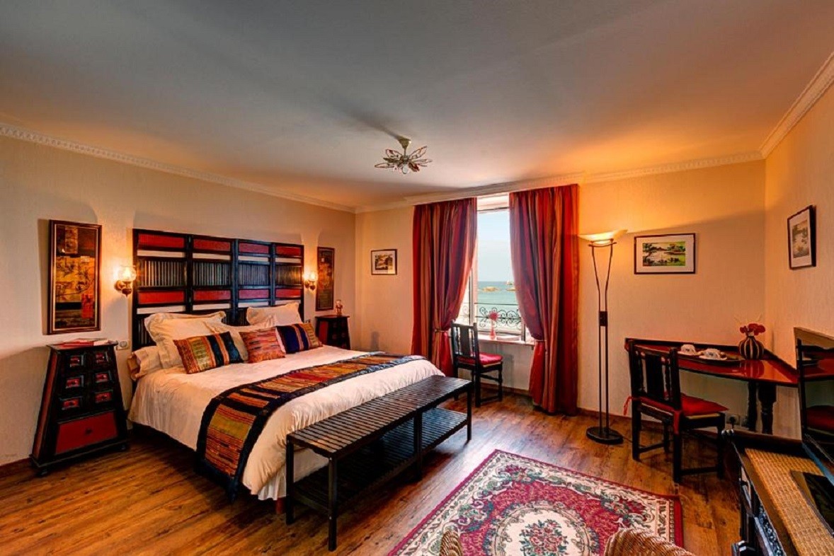 Chambre rouge étage 1