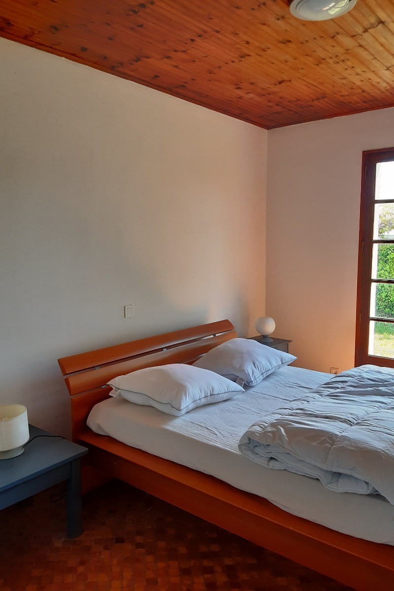 Bedroom 1 with a double bed (140cm)