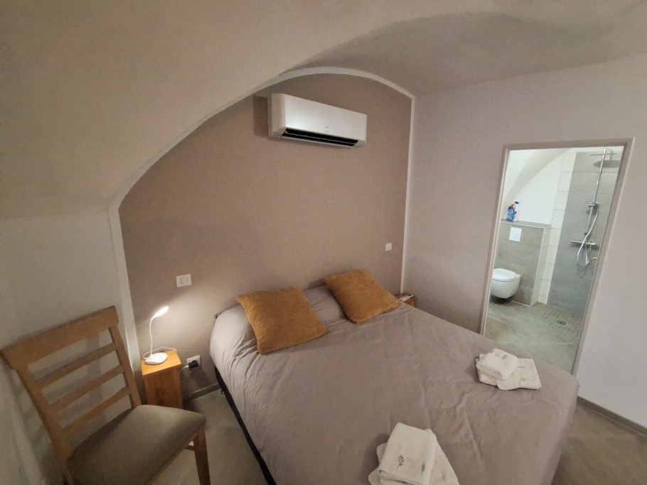 Chambre 1 avec Salle d'Eau WC