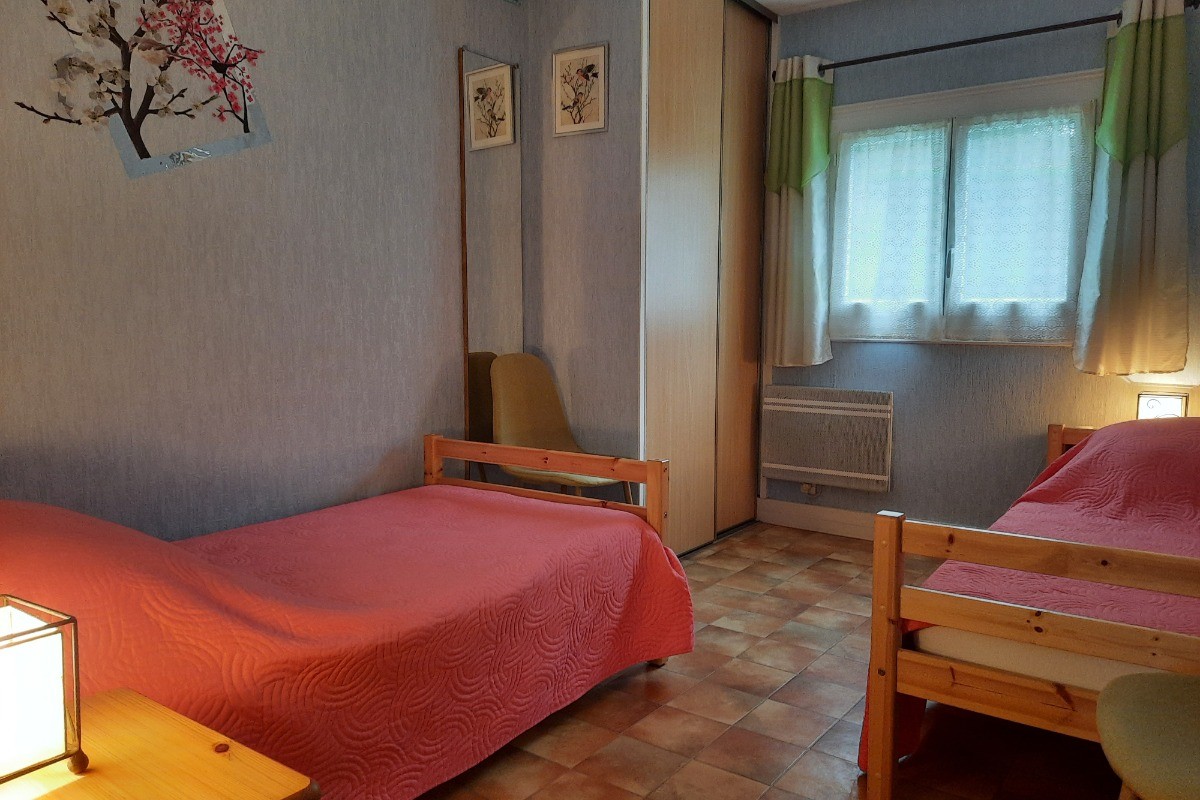 chambre ( 2 lits en 90)