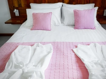 Deux chambres avec lit 160x200 et une chambre avec lit 140x200 et 90x200