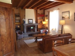 Convivialité, lecture, télévision ou repos pour la partie séjour.