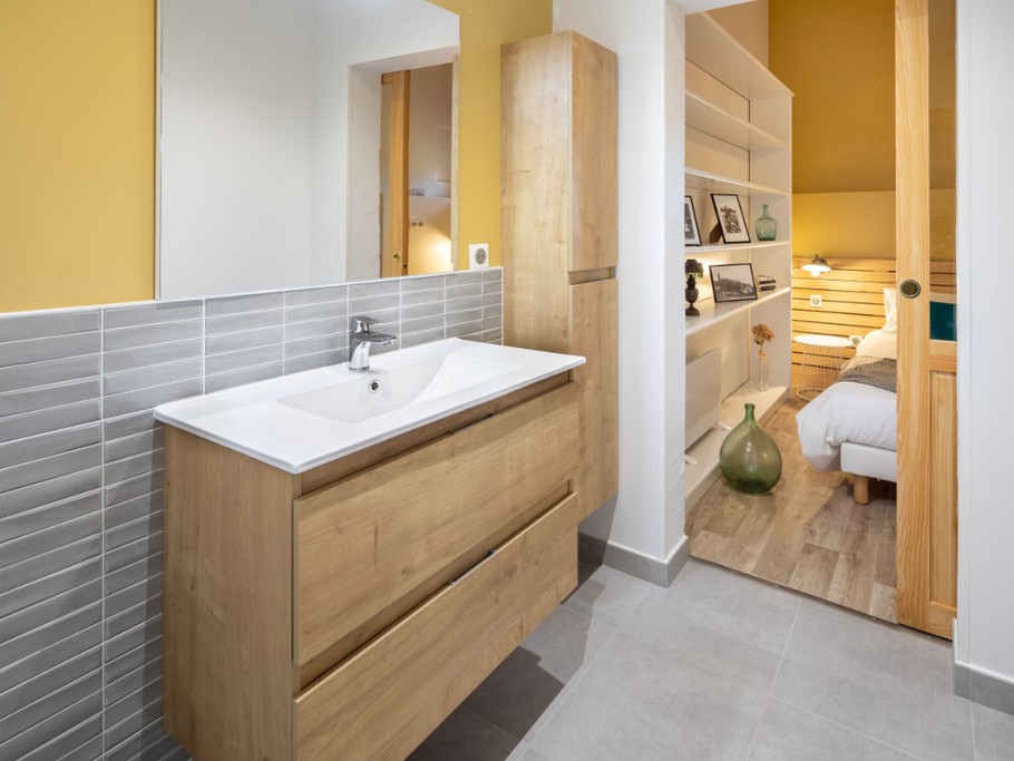Gite-Caroline---Chambre-parentale-salle-d-eau---Pontiacq-Vielepinte