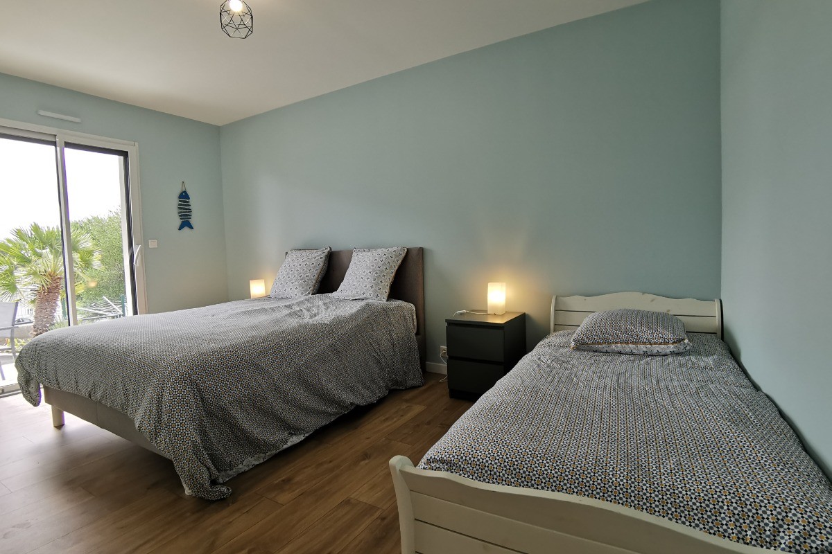 Chambre 2 avec 1 lit 160 et 1 lit 90