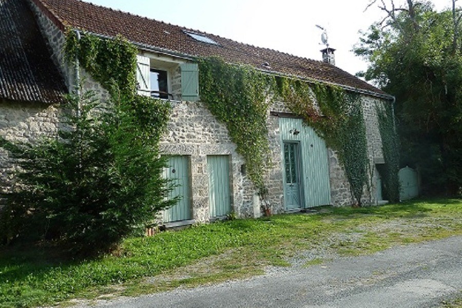 Gîte de la Villette - Gîte famille avec piscine intérieure chauffée et spa, pouvant accueillir 8 personnes en Creuse