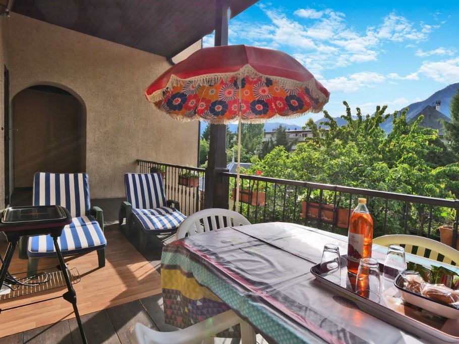 Terrasse avec vue sur massif des Bauges