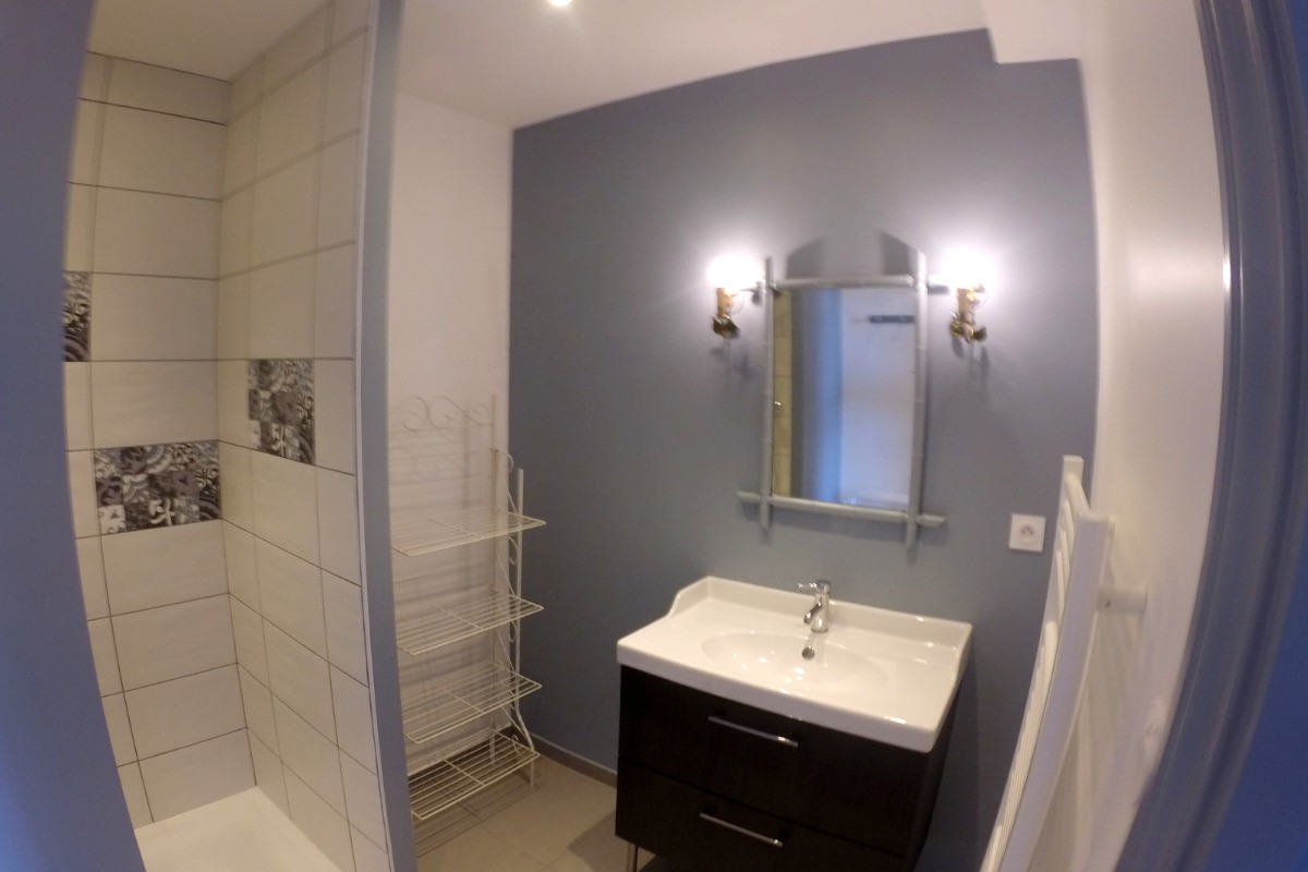 Salle de bain bleue