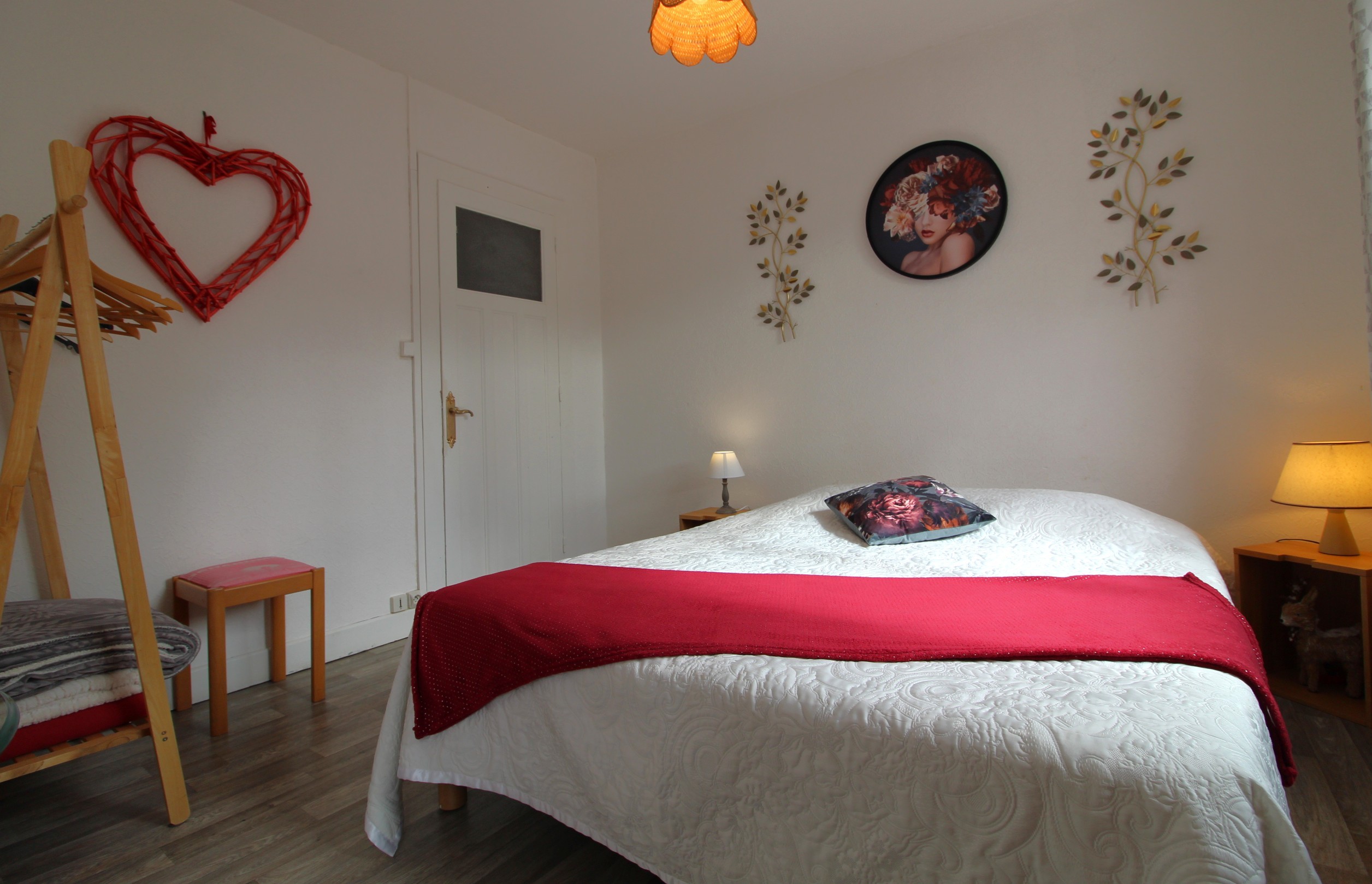Chambre n°2 ouverte sur le salon - Gîte Chez Malou