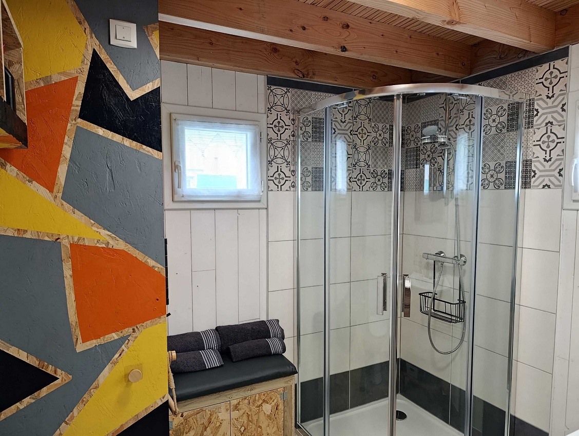 Ground floor: shower room with WC