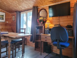 Living room dining room kitchen with office, Clévacances rental, Chalet Mimosas, Gite de Kerhars