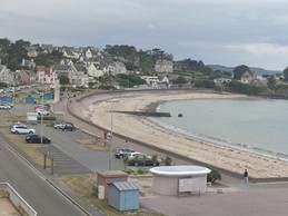 Vue sur toute la promenade de bord de mer
