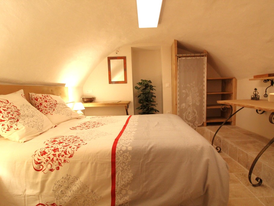 Espace chambre atypique - Appartement tout confort avec jacuzzi à Plainfaing