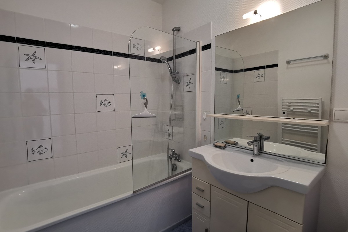 Salle de bain avec wc indépendant