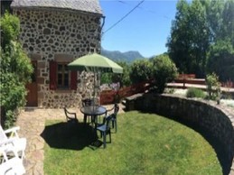 Gîte "Les Bannes", Saint Sauves d'Auvergne : La Terrasse