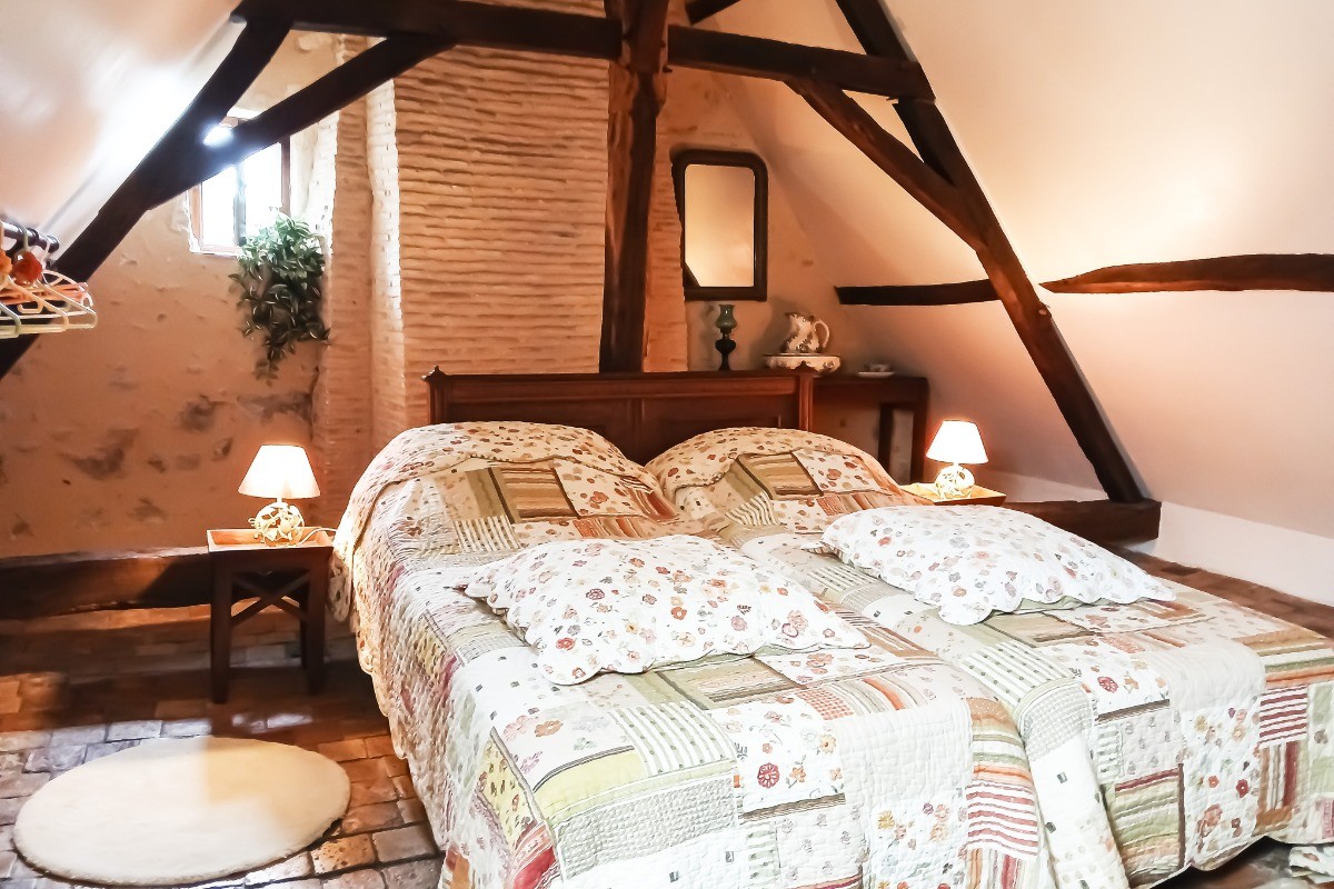 Chambre n°2 R+2 (zoom sur lits jumeaux 90x200cm)