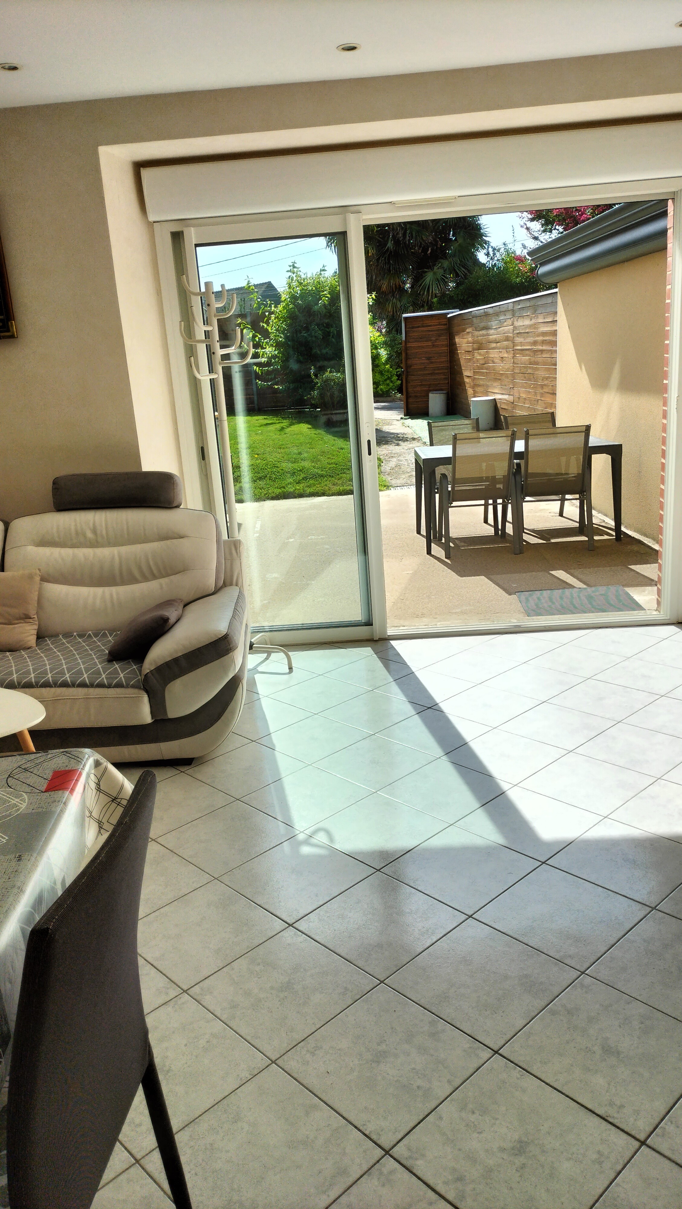 Salon ouvert sur terrasse