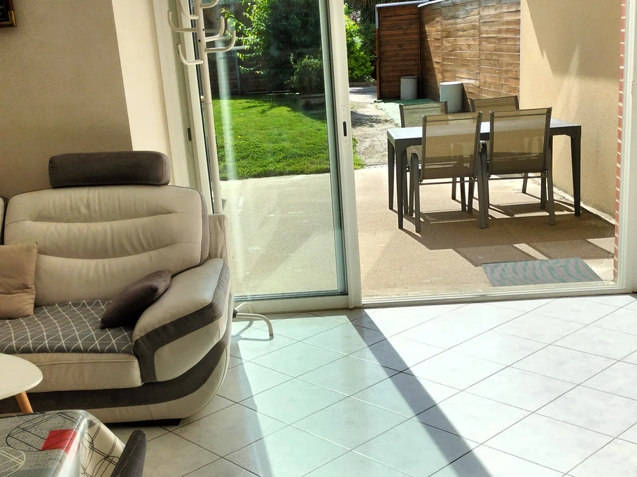 Salon ouvert sur terrasse