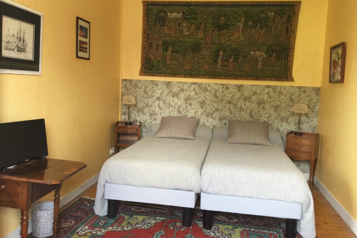 La chambre 1 au 1er étage donnant sur la terrasse couverte