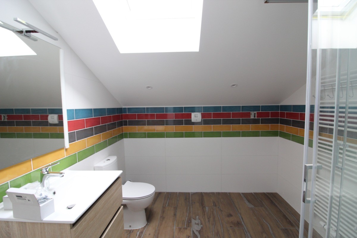 Salle d'eau avec wc - Chambre familiale Les Suffragettes Docelles