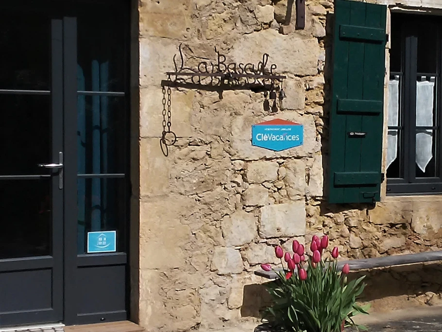 Entrée du gîte avec label