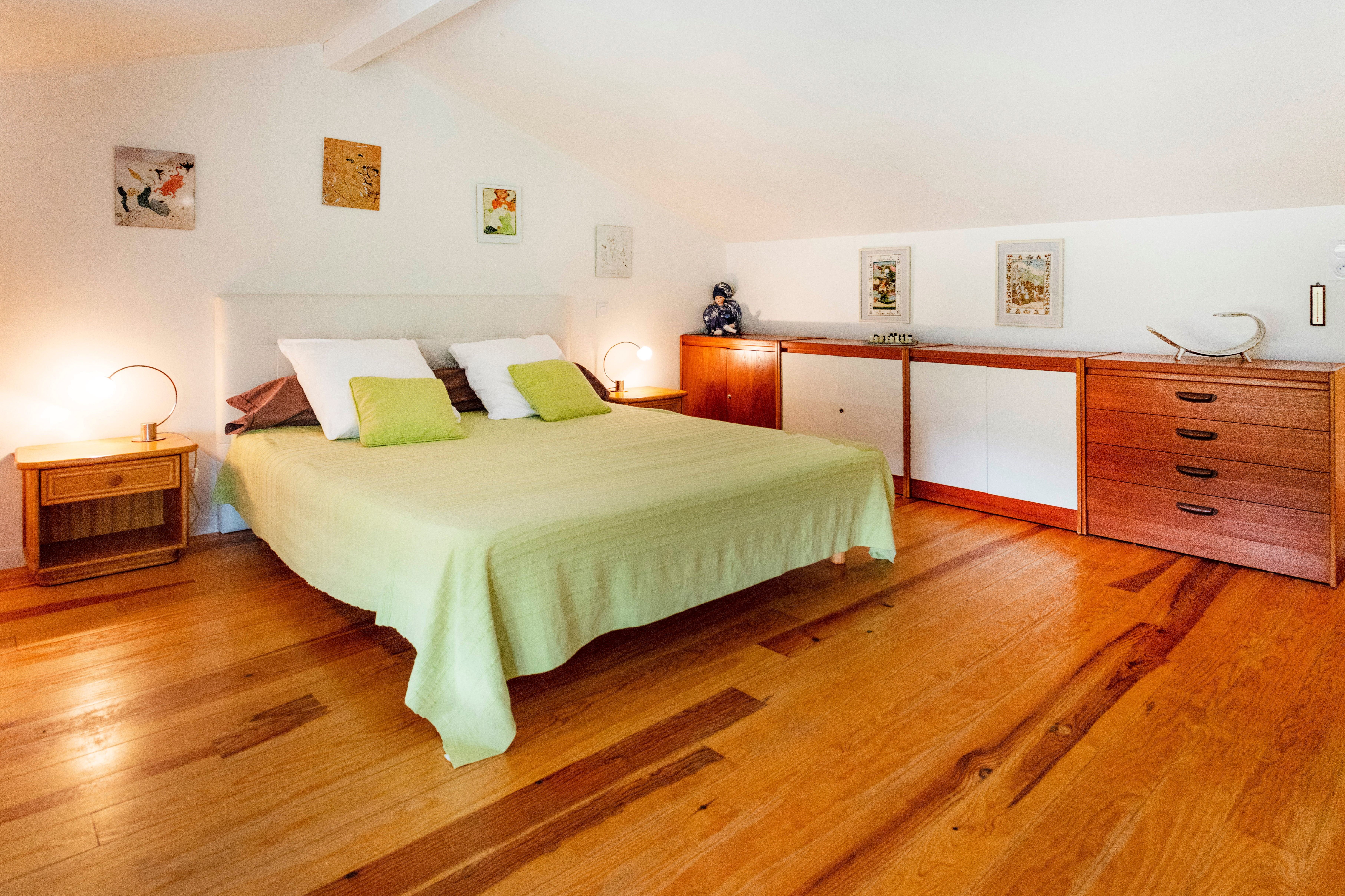 Chambre mansardée spacieuse