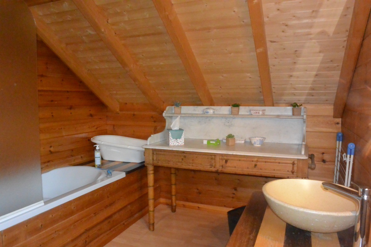 Salle de bain 1er étage Chambre n°2 - Chalet sous Le Théâtre, au cœur de Bussang dans les Vosges